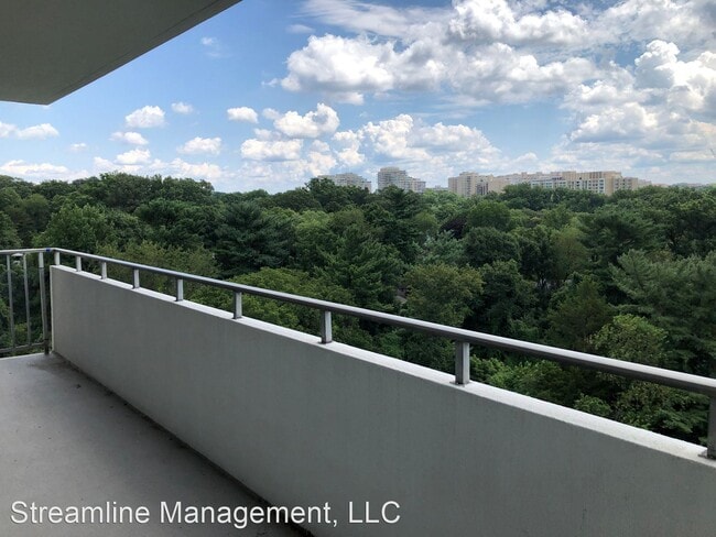 Building Photo - 1 br, 1 bath House - 5101 River Rd #1410