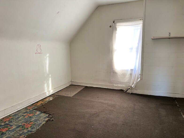 Building Photo - 2228 11th St SW