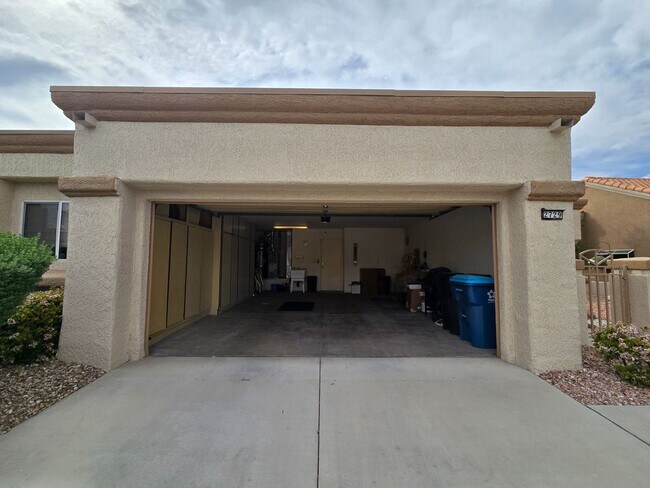 Building Photo - Fully Furnished single story 2 bed 2 bath ...