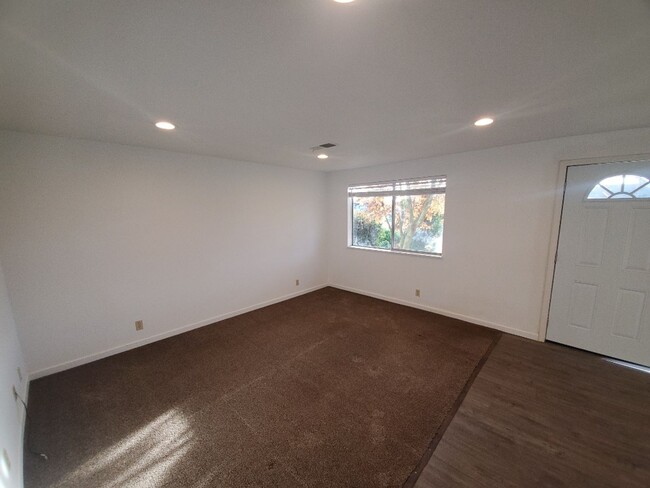 Building Photo - 3-bedroom home with remodeled kitchen and ...