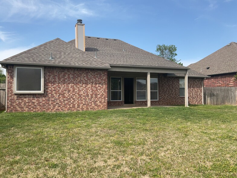 Building Photo - 9830 East 119th Pl S