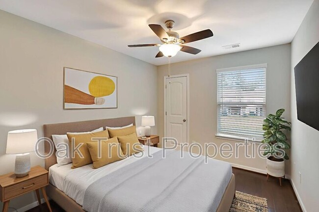 Building Photo - 504 Truman Dr