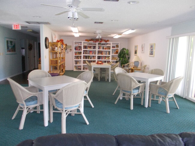 Building Photo - 4261 Island Cir