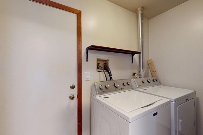 Building Photo - 333 Redwing Dr