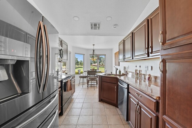 Building Photo - Welcome to this stunning 2-bedroom, 2-bath...