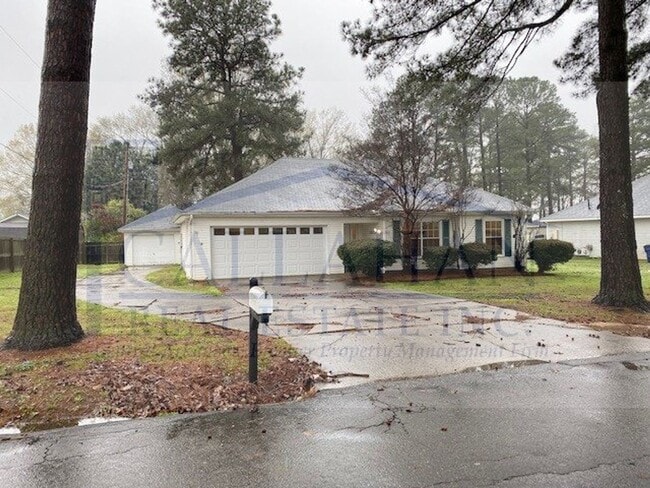 Building Photo - Cabot 3 bedroom with extra garage