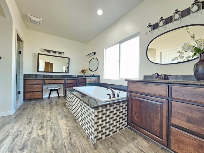 Building Photo - Dream Home 4 bed 3 bath Home!