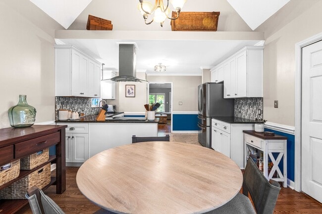 Building Photo - 6732 Queen Annes Dr