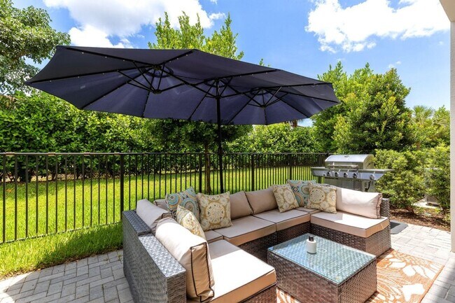 Building Photo - 16330 Oakview Dr