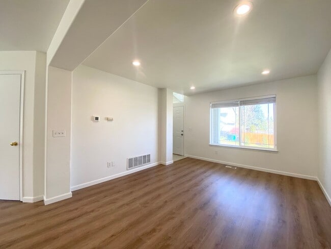 Building Photo - Fully renovated 4 bedroom Auburn Home