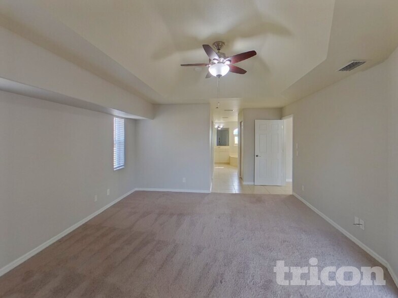 Building Photo - 4090 W Price Blvd