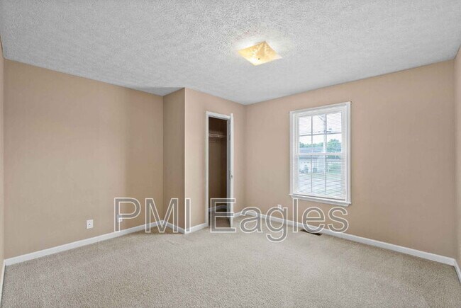 Building Photo - 114 Gleaves Ln
