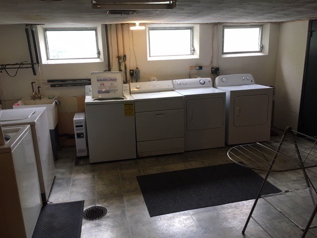 Free Laundry - 3581 Amberacres Dr