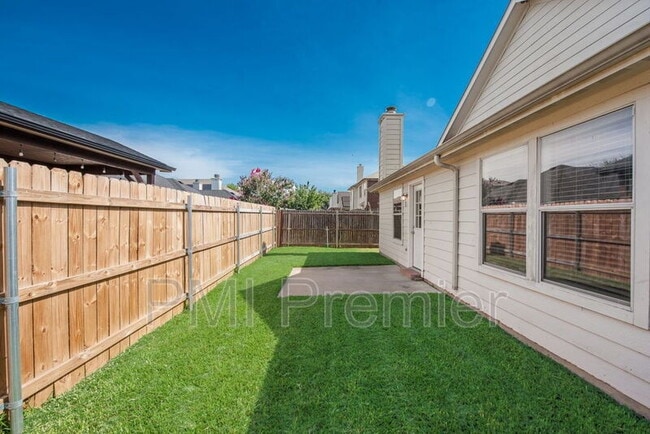 Building Photo - 8420 Silverbell Ln
