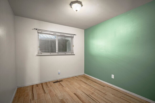 Building Photo - 2072 Lonnie Ln