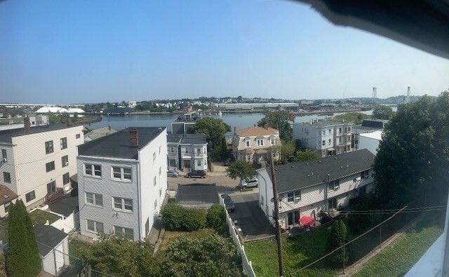 Building Photo - 252 E Eagle St