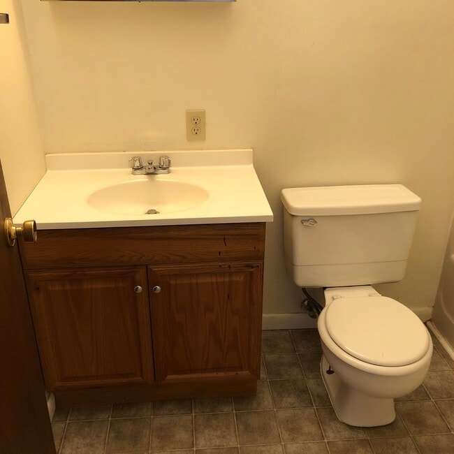 Building Photo - 3 Bed/2.5 Bath Home in Wiles Hill - Available May 20th!