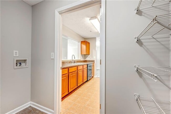 Building Photo - 13202 Fairington Ridge Cir