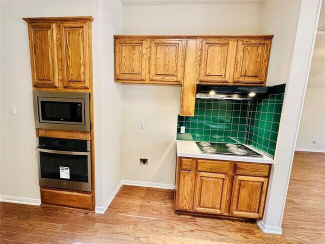 Building Photo - 6514 Clairmont Dr