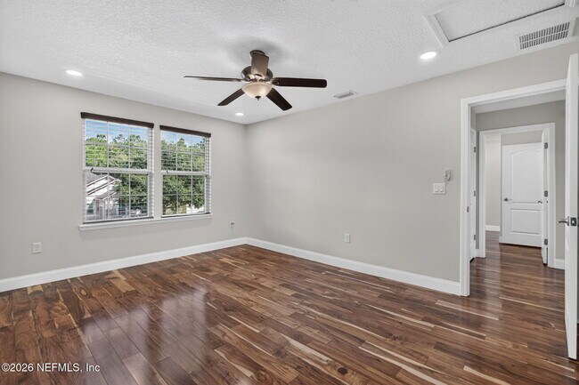 Building Photo - 127 Rockcreek Dr