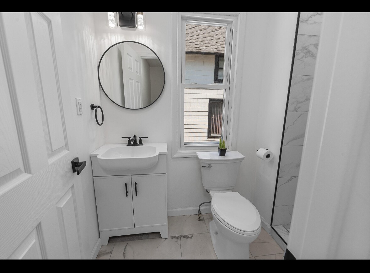 Building Photo - 1055 N 68th St