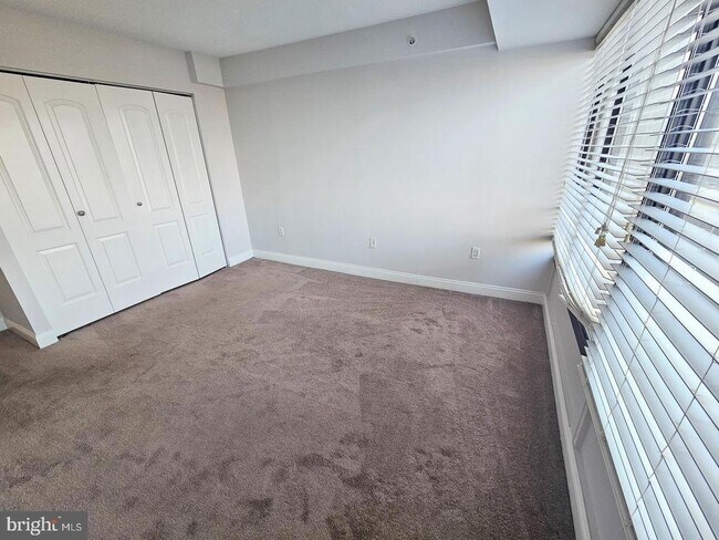 Building Photo - 2001 Hamilton St