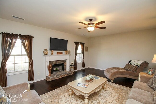 Building Photo - 345 Cliffhaven Cir