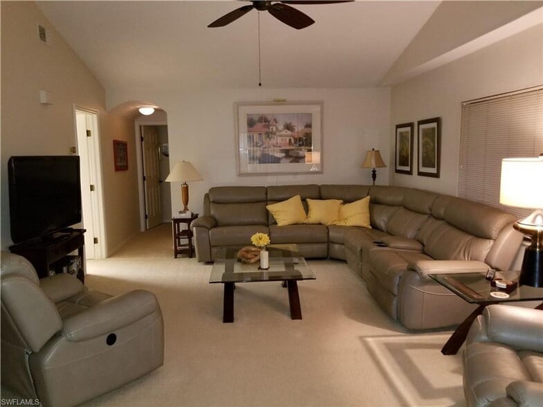 Building Photo - Rose Garden Furnished Unit Available May - Nov