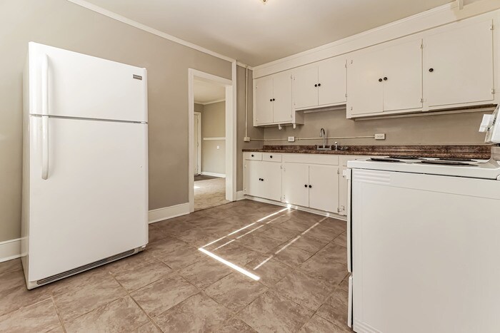 Building Photo - 229 Dogwood Ave