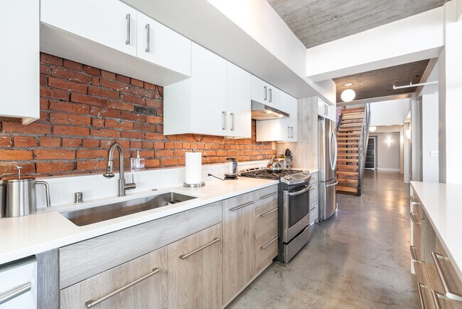 Building Photo - Penthouse