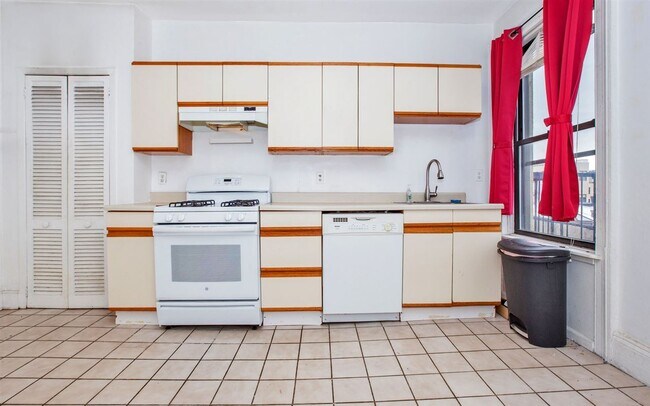 Primary Photo - 504 Washington St