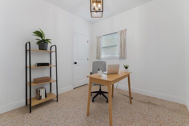 Building Photo - 513 E Whitney Dr