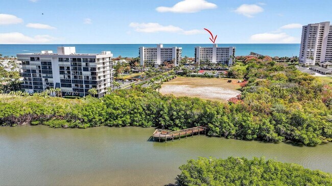 Building Photo - 5055 N Hwy A1A