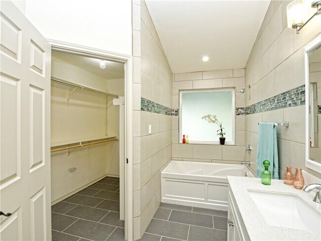 Building Photo - 1107 Hatteras Dr