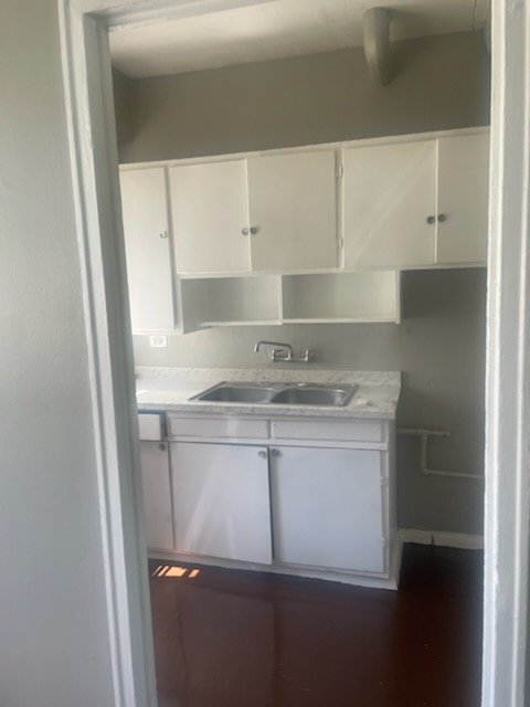 Building Photo - "Charming 2-Bedroom Retreat with Spacious ...