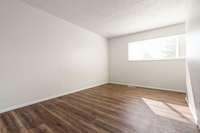 Building Photo - 2 bedroom, 1 bathroom in Loveland.