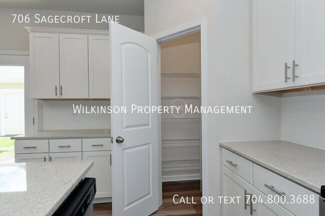 Building Photo - 706 Sagecroft Ln