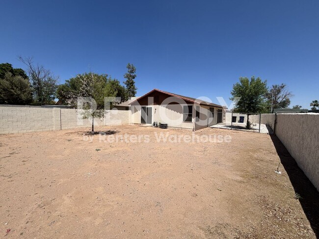 Building Photo - 2126 N Villas Ln