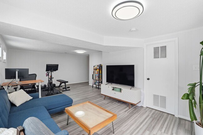 Building Photo - Updated 4BR Home with Finished Basement Minutes to Glenmont Metro!