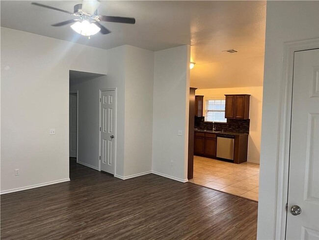 Building Photo - Great 3 bed, 2 bath, 2 car