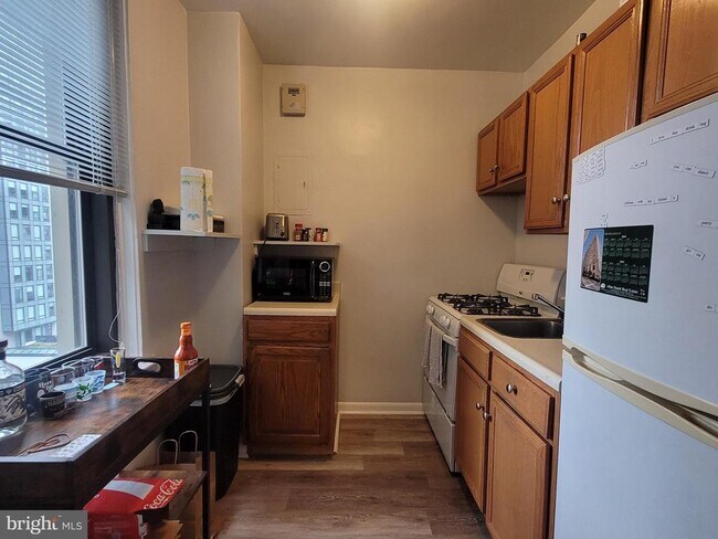 Building Photo - 135 S 19th St