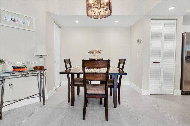 Building Photo - 2009 SE 10th Ave