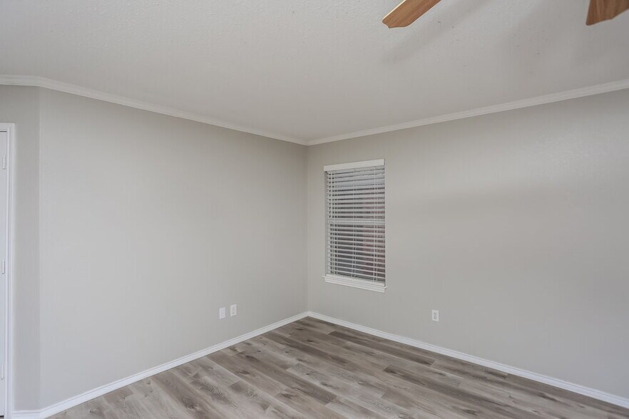 Building Photo - 5301 Royal Burgess Dr