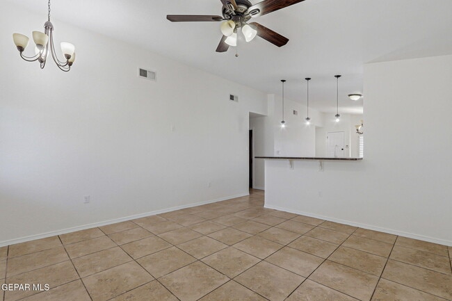 Building Photo - 14350 S Cave Ave