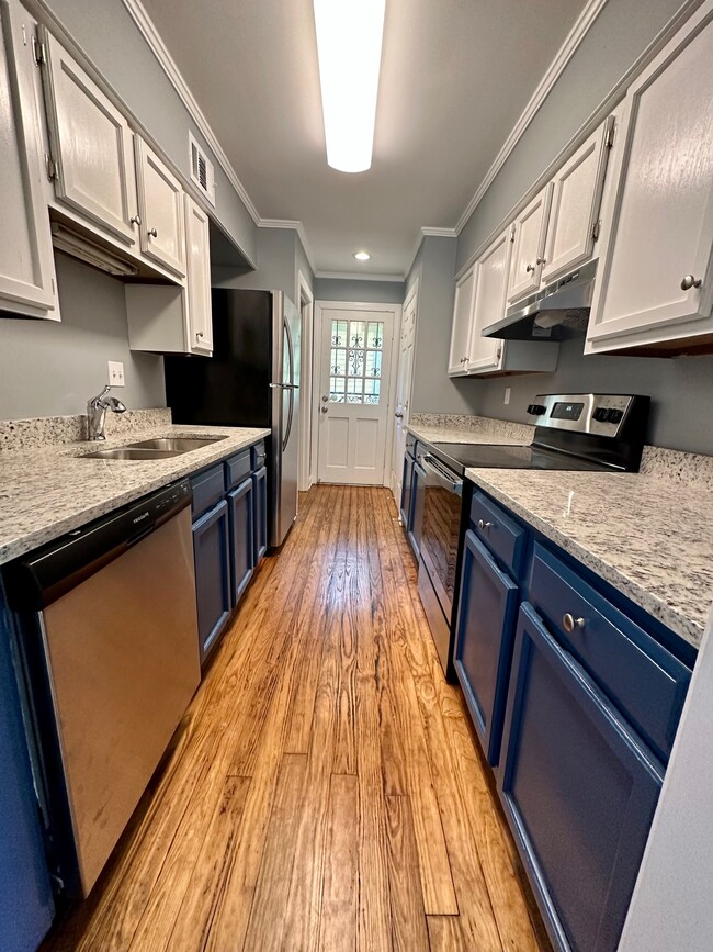 Building Photo - 1994 Peabody Ave