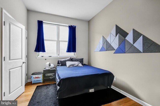 Building Photo - 2422 Frankford Ave