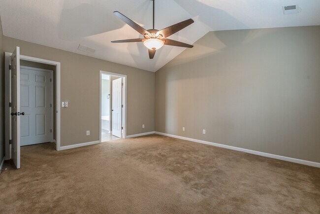 Building Photo - 3 BD 2 BA  Fenced Ranch with Bonus Room
