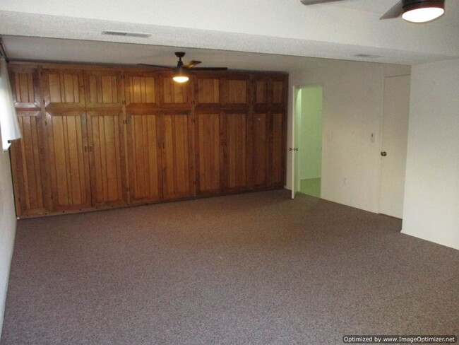 Building Photo - 4 Bedroom w/ Bonus room in Downtown Gig Ha...