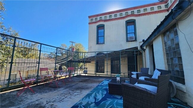 Building Photo - 2594 Front St