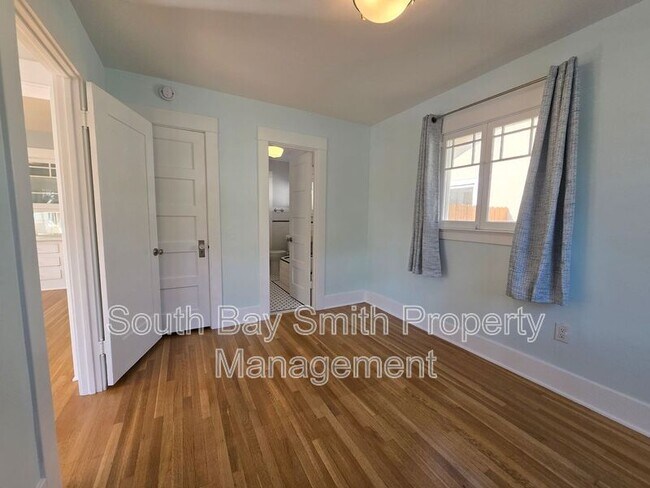 Building Photo - 223 S Guadalupe